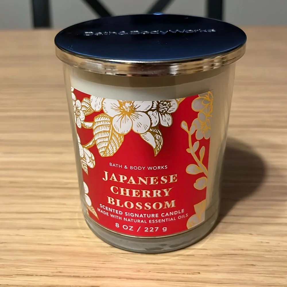 Bath & Body Works Single Wick Candle. Japanese Cherry Blossom.
